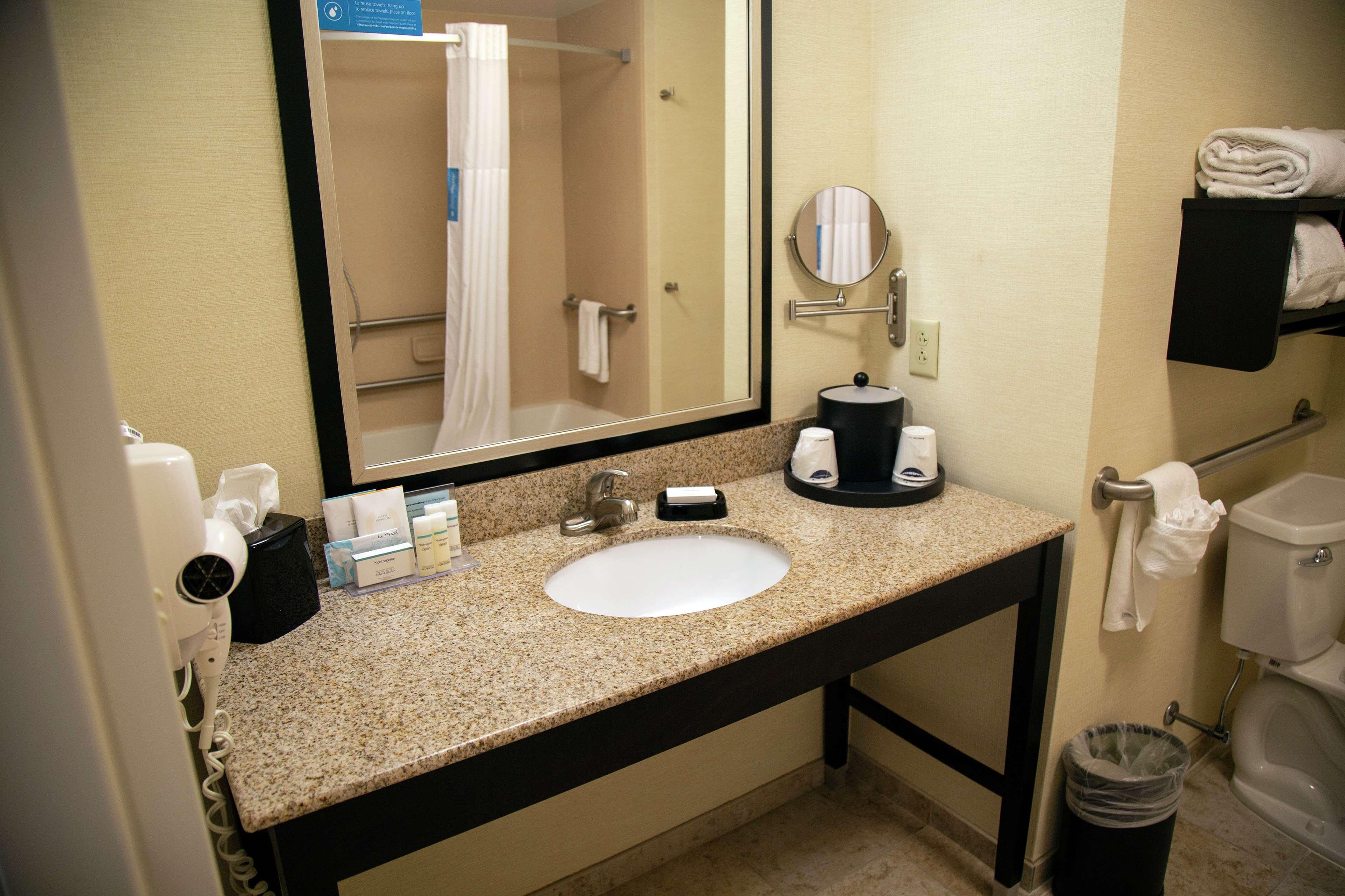 Hampton Inn & Suites Sharon West Middlesex Exteriér fotografie
