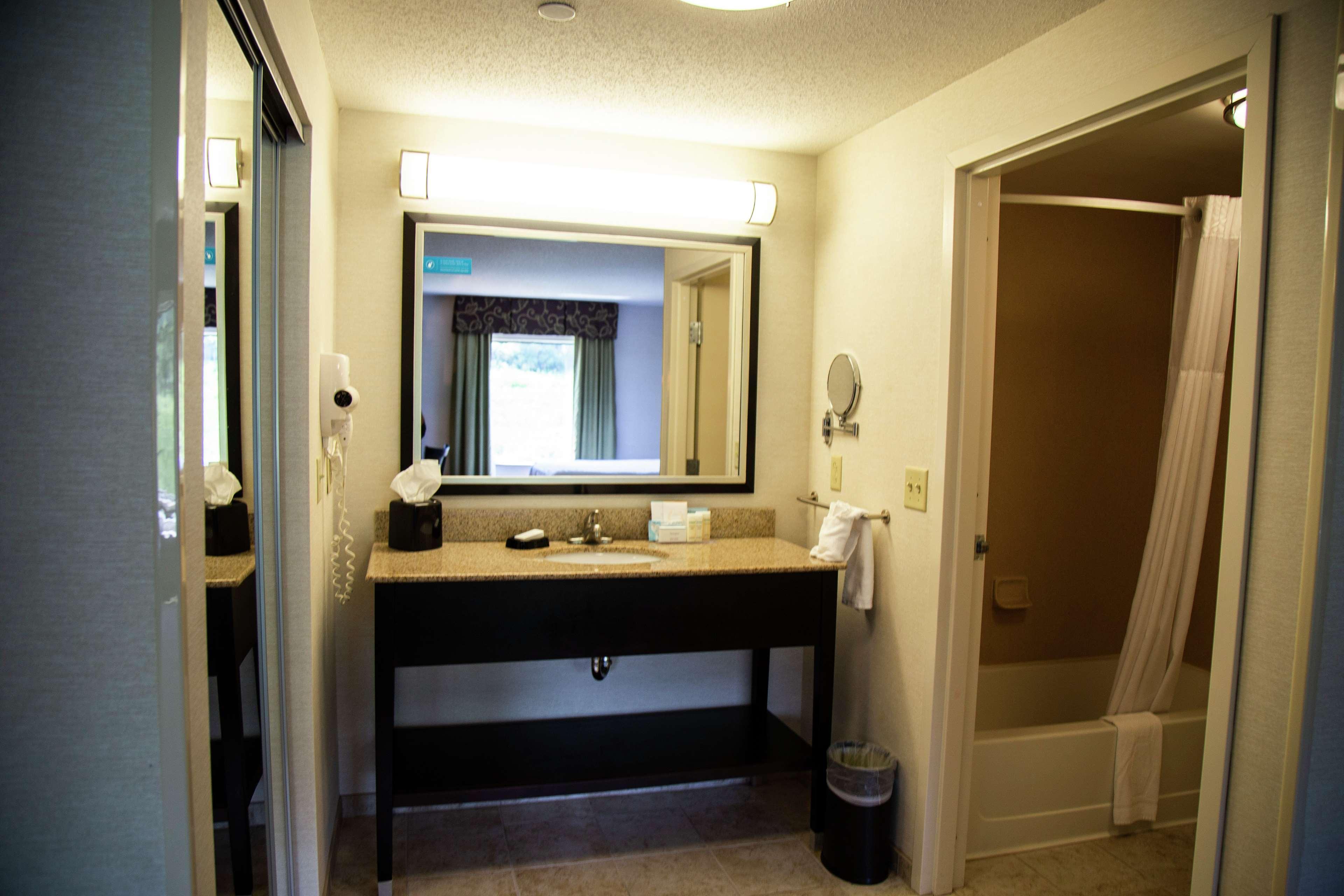 Hampton Inn & Suites Sharon West Middlesex Exteriér fotografie