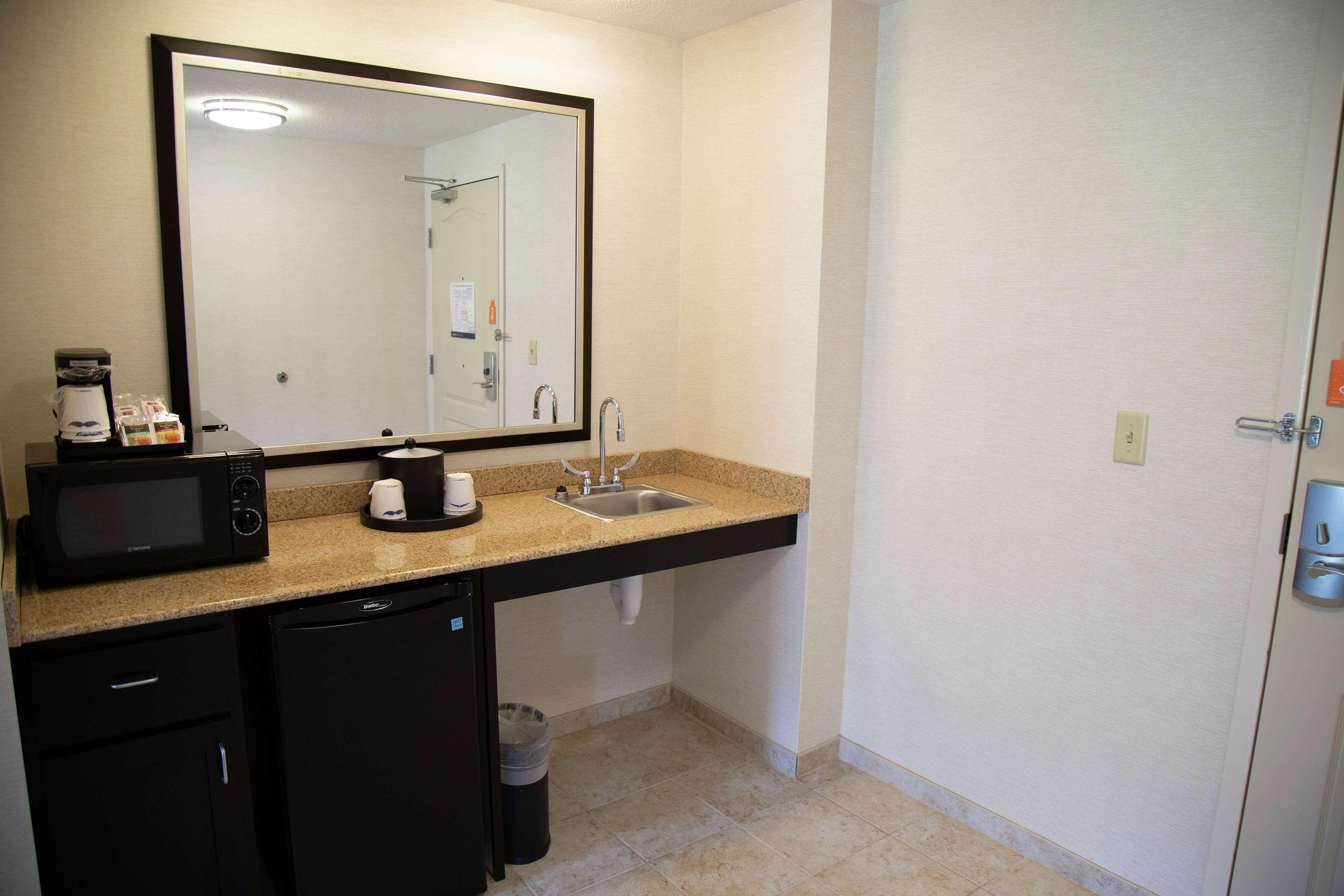 Hampton Inn & Suites Sharon West Middlesex Exteriér fotografie